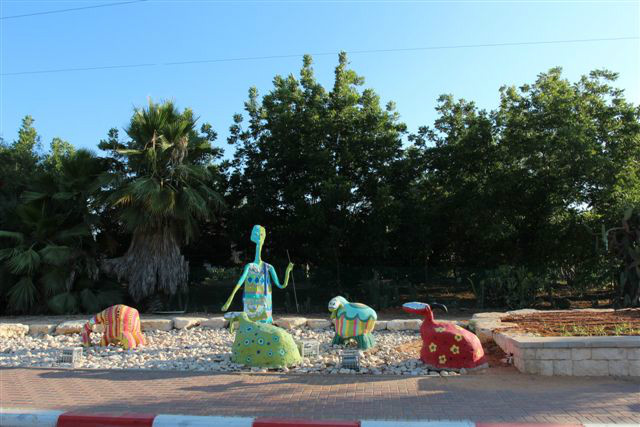 כפר הריף תמונה כיכר אבנים בצורה של חיות