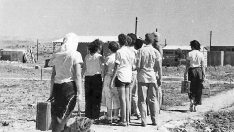 בית ניר 1957 - עליה על הקרקע.jpg